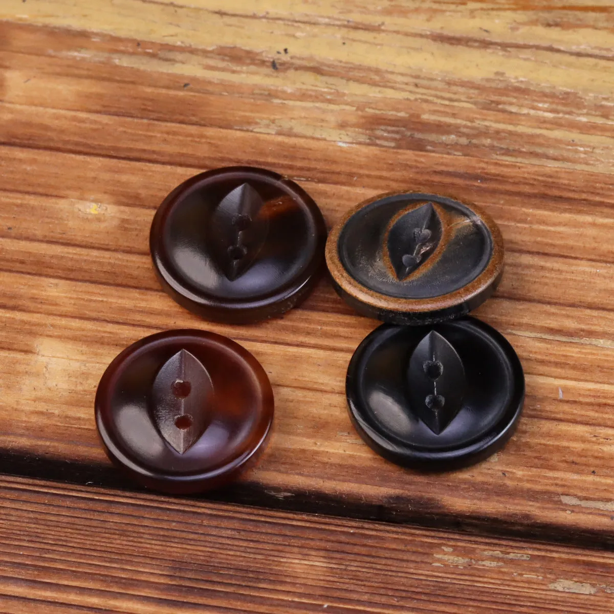 11.5-25mm Burnished Black Coffee Fish-Eye Horn Buttons 30 Pack