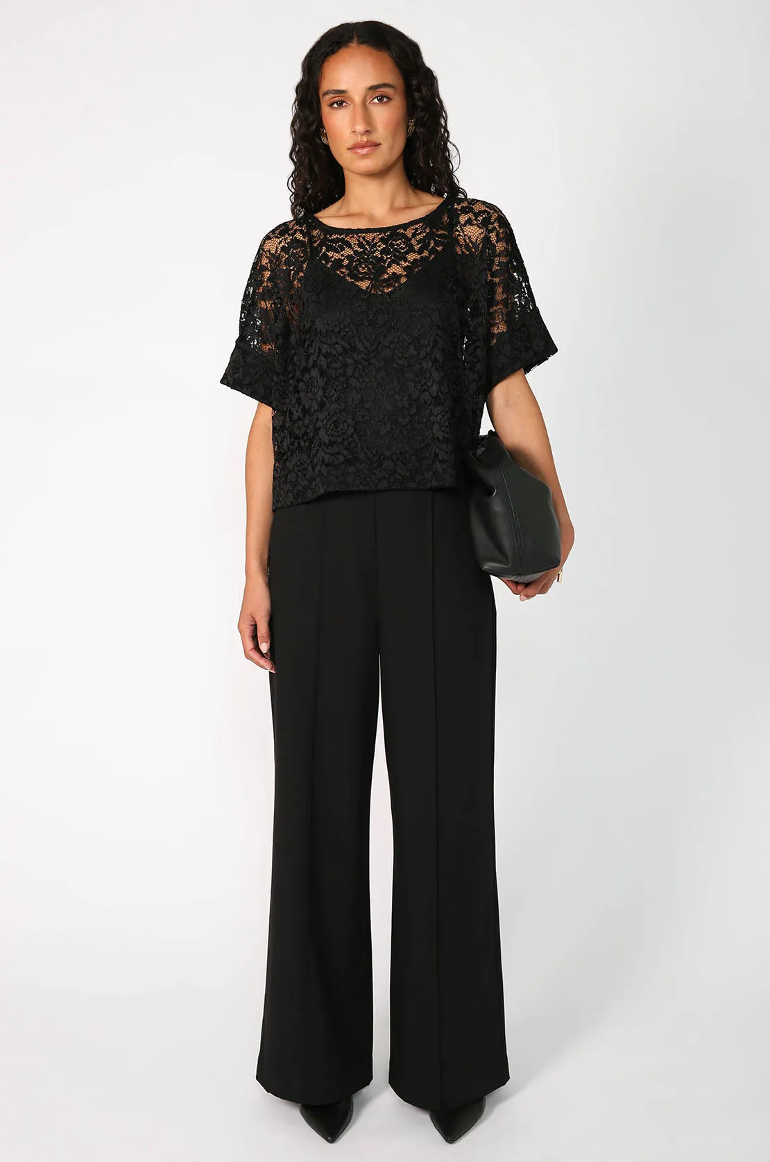 followed crop / black lace