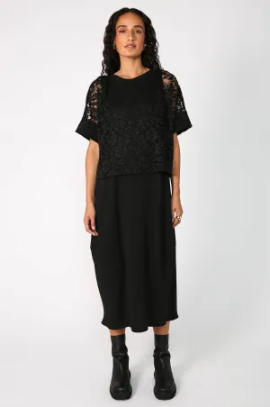 followed crop / black lace