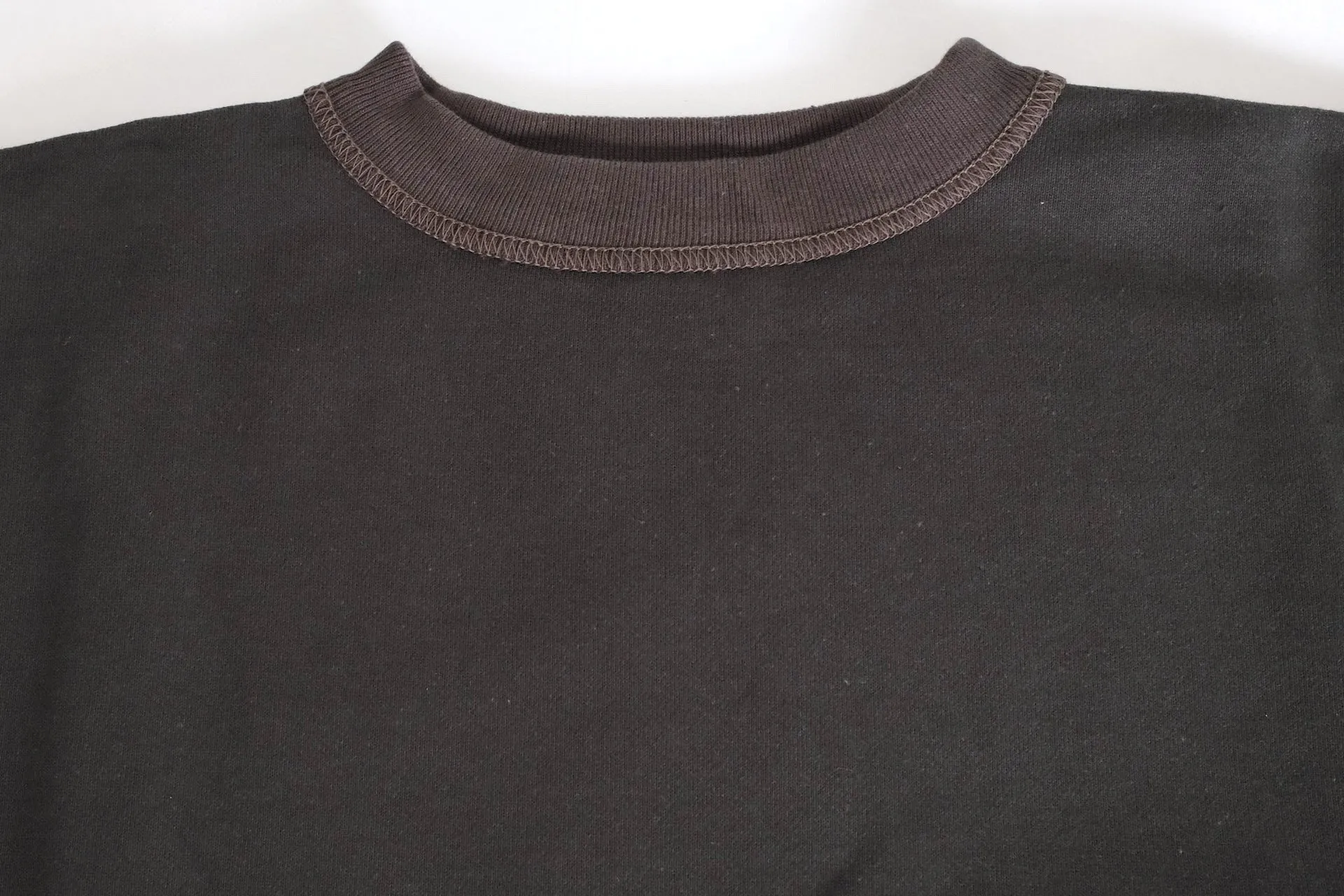 Freewheelers 11oz Set-In Sleeve Loopwheeled "Pocket Sweatshirt" (Soot Black X Charcoal Black)