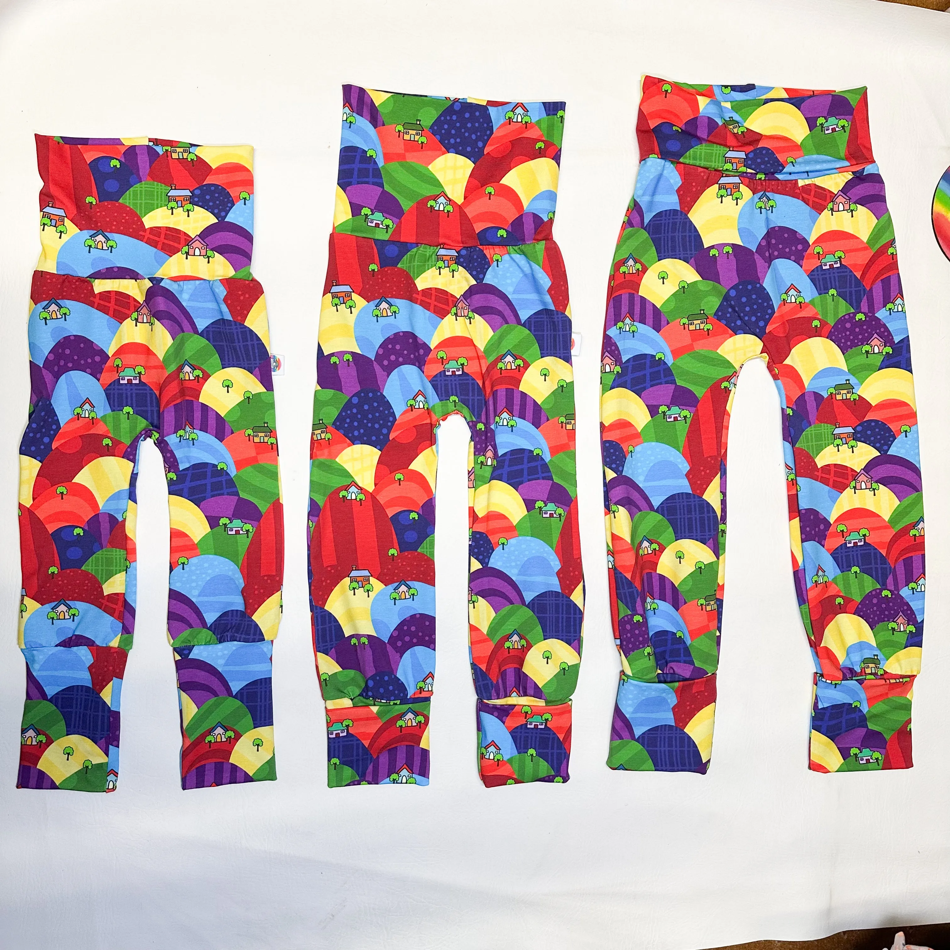 Kids Ready To Ship 2Y-6Y Grow-With-Me Rainbow Hill Town Harems