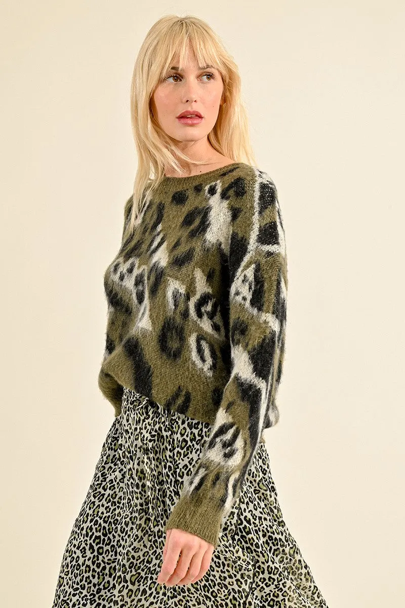 SHORT SWEATER WITH ANIMAL PRINT