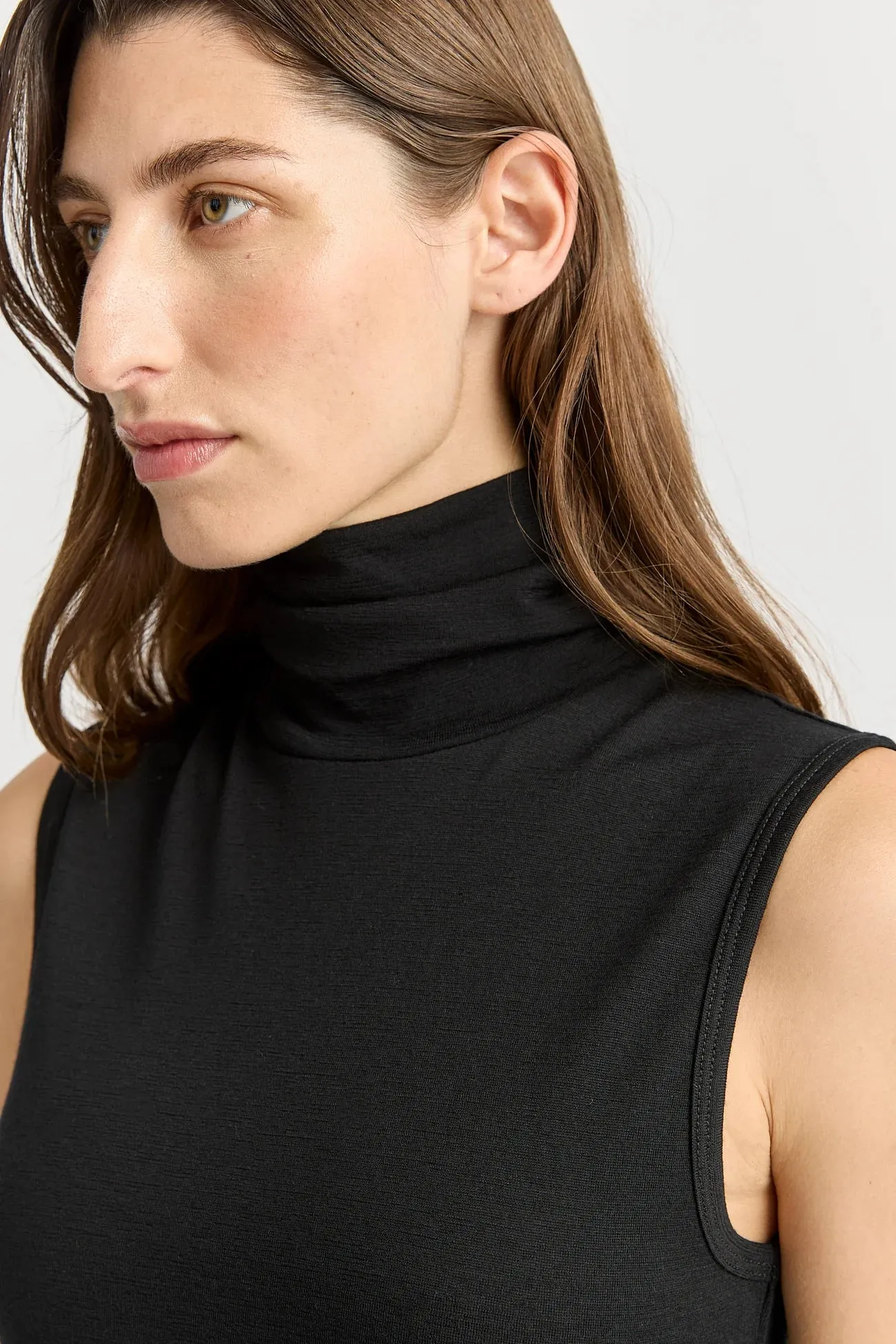 TOORALLIE Sleeveless roll neck - Black
